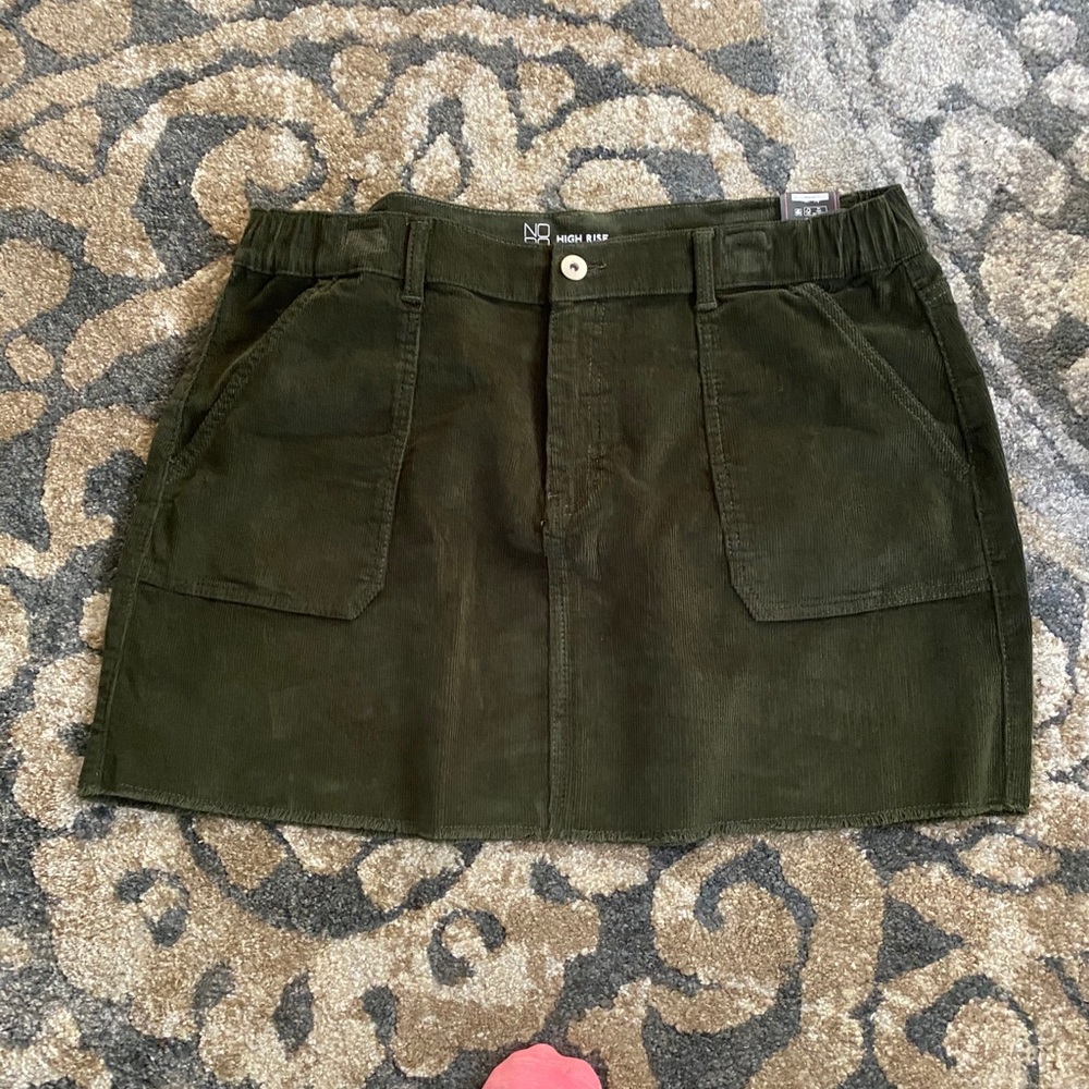 Ladies 7/9 skirt